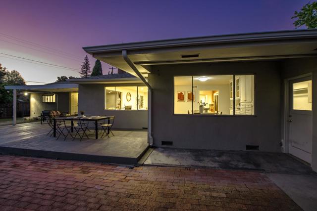 171 E Creek Drive, Menlo Park CA: https://media.crmls.org/mediaz/25f476e3-4b9b-4f90-85c3-d4d55ab229e3.jpg