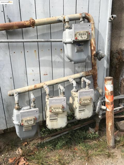 2509 Dwight Way, Berkeley CA: https://media.crmls.org/mediaz/25f47edc-d40c-4d02-8895-23d595b86755.jpg