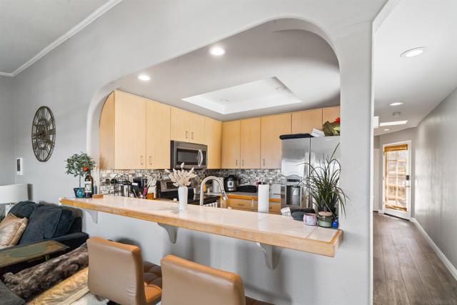 2235 Linwood St, San Diego CA: https://media.crmls.org/mediaz/25f5098d-e77c-4998-993b-916b1bcfbd5c.jpg