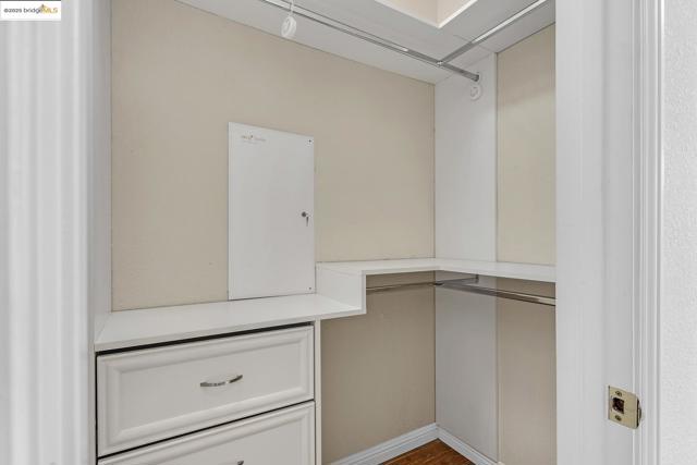 35 Amherst Ct, Menlo Park CA: https://media.crmls.org/mediaz/25f512b4-aae5-47a3-be4d-73c335864c20.jpg