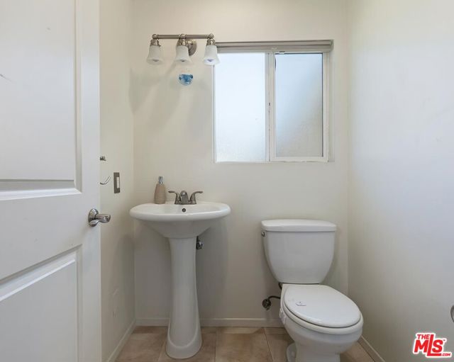 3804 Lenawee Avenue, Culver City CA: https://media.crmls.org/mediaz/25f53710-c670-44cd-a912-f24527446b2f.jpg