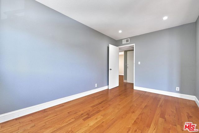 326 S Manhattan Place, Los Angeles CA: https://media.crmls.org/mediaz/25f54d3a-08a4-44c8-a1ac-566ff20b7550.jpg