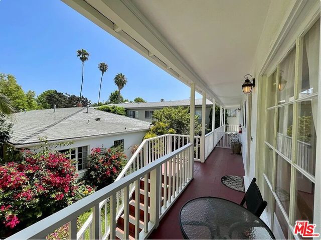816 17th Street, Santa Monica CA: https://media.crmls.org/mediaz/25f5654b-6f9d-411d-9dc7-2cd071cda2d2.jpg