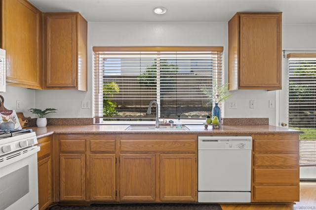 1255 St Helena, Chula Vista CA: https://media.crmls.org/mediaz/25f5a6c4-2414-44af-9d53-d6bca47b4a3e.jpg