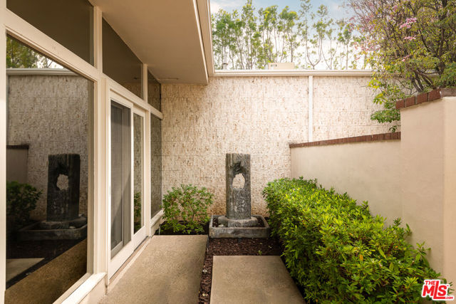 5050 Andasol Avenue photo 4