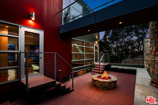 2738 Rinconia Drive, Los Angeles CA: https://media.crmls.org/mediaz/25f6782a-f865-451b-b353-4daf889e7f2f.jpg