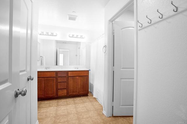 1665 Santa Alexia Avenue, Chula Vista CA: https://media.crmls.org/mediaz/25f6817d-f708-40e3-8054-42bbe3068ec2.jpg