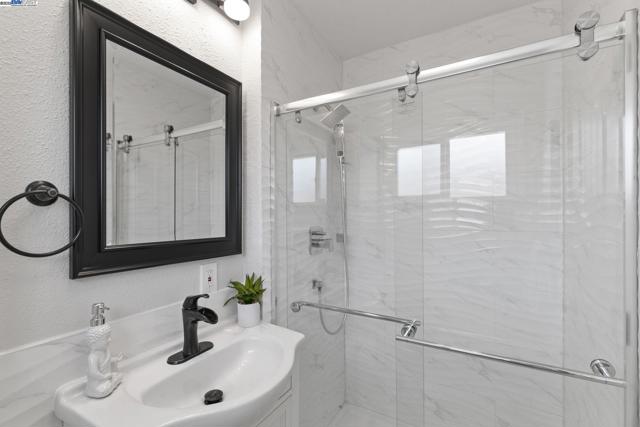 36523 Cherry St, Newark CA: https://media.crmls.org/mediaz/25f6aeea-bc95-4579-b694-18f9c8550e8d.jpg