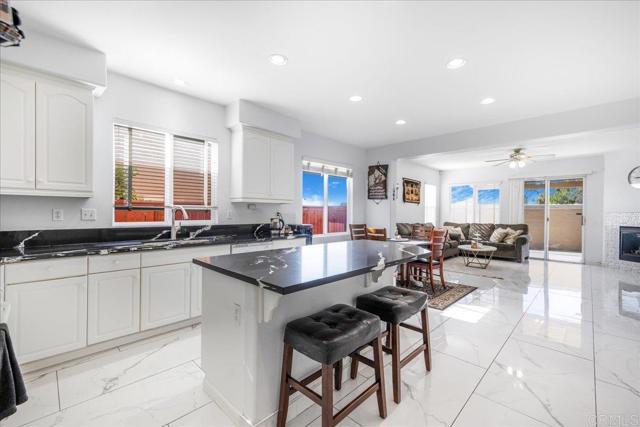 44364 Kingston Drive, Temecula CA: https://media.crmls.org/mediaz/25f6e155-effe-4153-aedb-c797bf83331e.jpg
