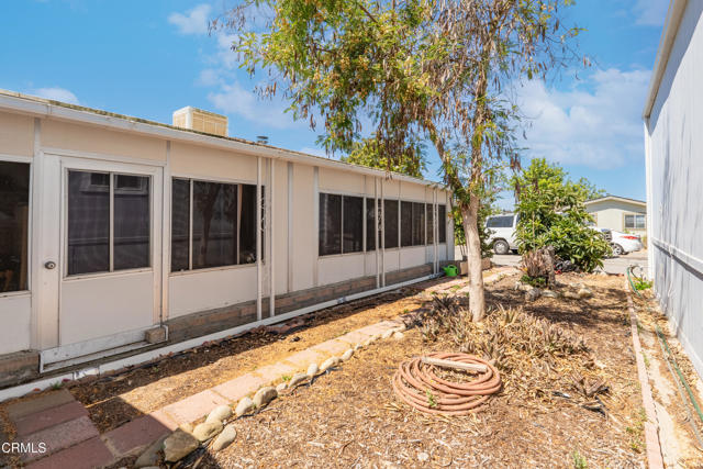 1075 Loma Drive, Ojai CA: https://media.crmls.org/mediaz/25f82f8e-398e-409b-bf5f-5f61c51ffd19.jpg