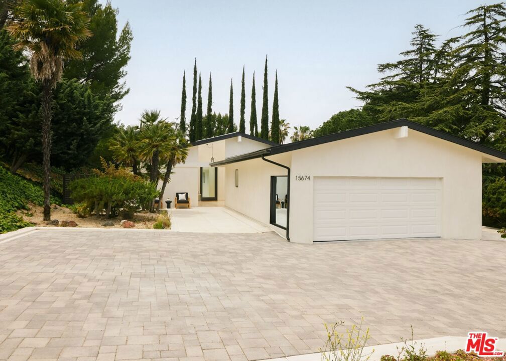 15674 Royal Ridge RoadSherman Oaks img 17