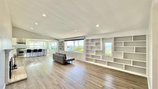 Detail Gallery Image 11 of 74 For 6611 Avenida De Las Pescas, La Jolla,  CA 92037 - 4 Beds | 3 Baths