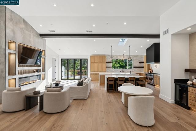 17 Julianne Ct, Walnut Creek CA: https://media.crmls.org/mediaz/25f9120b-9b8b-45ed-be7b-ccbcfdd425a5.jpg