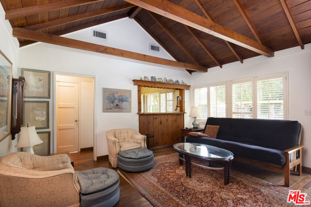 14755 Huston Street, Sherman Oaks CA: https://media.crmls.org/mediaz/25f9bbe5-fd4a-4c66-a841-422855ab4848.jpg