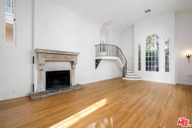 2063 Grace Avenue, Los Angeles CA: https://media.crmls.org/mediaz/25fa6bf4-8594-4555-974a-17a52549d306.jpg