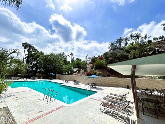 320 Starlane Drive, La Canada Flintridge CA: https://media.crmls.org/mediaz/25fa72f8-425e-413c-9ab5-ebbb406db6b5.jpg