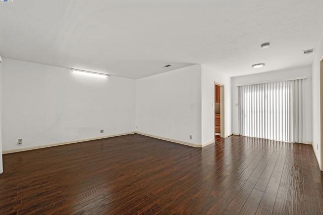 1250 147th Ave, San Leandro CA: https://media.crmls.org/mediaz/25fad530-4e9d-4b7b-b799-9d45153f85cc.jpg