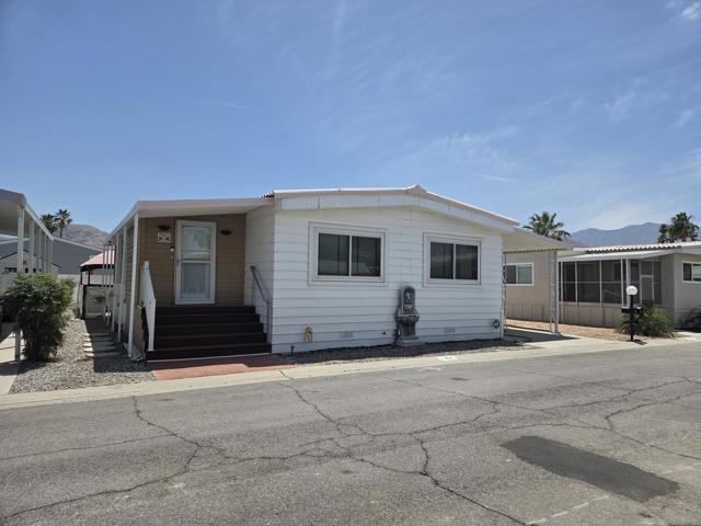 24 Mesa View Drive, Cathedral City CA: https://media.crmls.org/mediaz/25fae954-3381-4cb8-bffc-820298b5da81.jpg