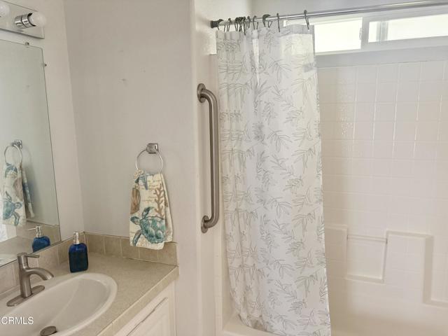 7 Wisteria Way, Ventura CA: https://media.crmls.org/mediaz/25fb2483-86e8-484d-b4dd-6265f465e3b6.jpg