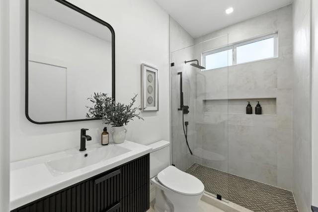 125 15th Avenue, San Mateo CA: https://media.crmls.org/mediaz/25fb4381-8960-4ba7-9175-6a1efbb8d6b8.jpg