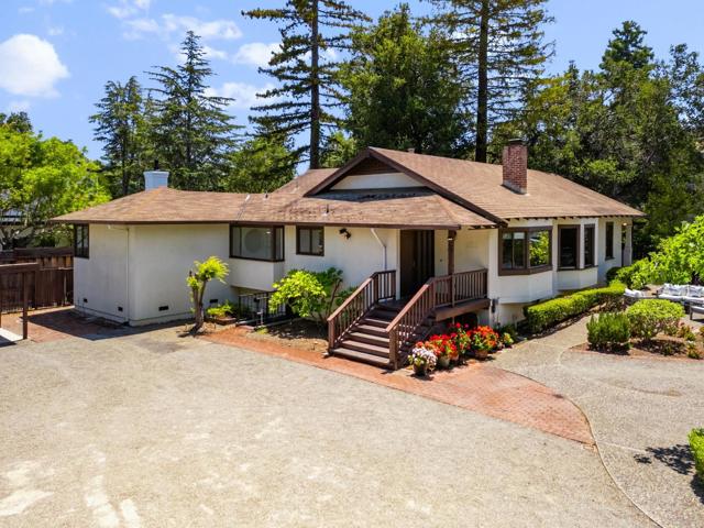17 Oak Street, Los Altos CA: https://media.crmls.org/mediaz/25fbdfab-cf1d-4df2-9948-94ccea283a2e.jpg