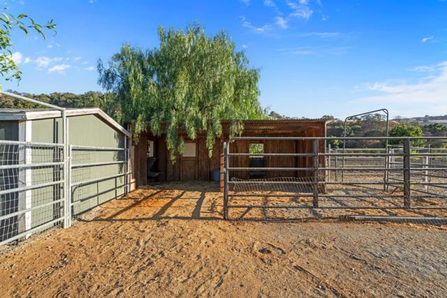6840 Southside Road, Hollister CA: https://media.crmls.org/mediaz/25fcc095-b0d1-46ef-bb52-763855ffb644.jpg