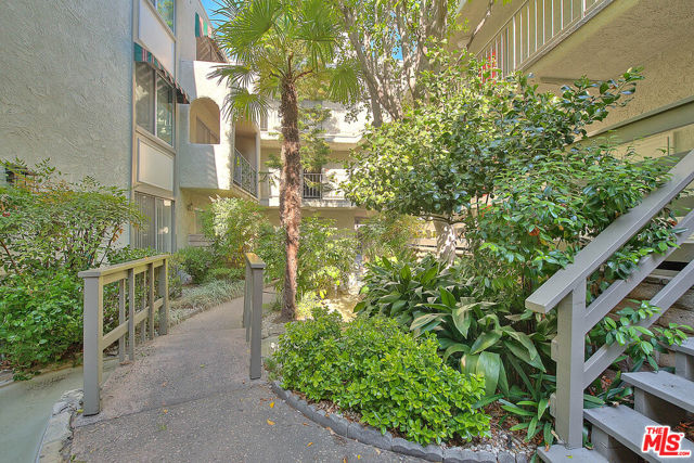 4311 Colfax Avenue, Studio City CA: https://media.crmls.org/mediaz/25fcd65c-d62c-49c3-ba01-a1a714eb0f4a.jpg
