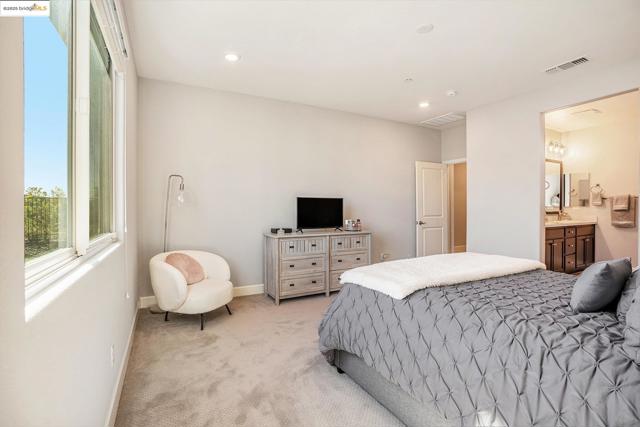 102 Coral St, Brentwood CA: https://media.crmls.org/mediaz/25fcda3a-2786-4937-a9be-f539572b0de7.jpg
