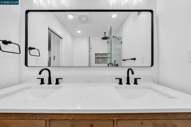 205 Castle Hill Ranch Rd, Walnut Creek CA: https://media.crmls.org/mediaz/25fcdebb-7e76-4639-9ae6-f2935d10a917.jpg