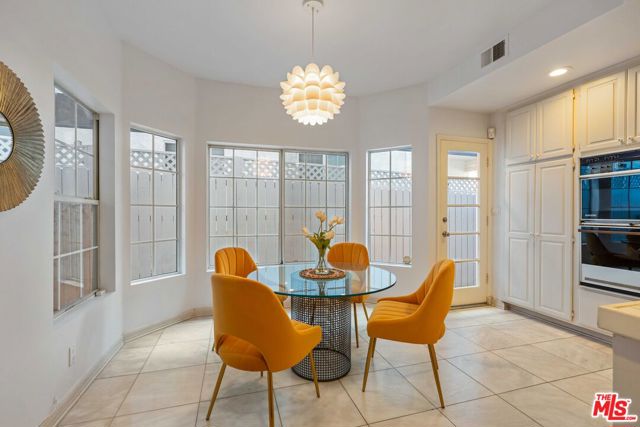 134 Roma Court, Marina del Rey CA: https://media.crmls.org/mediaz/25fd23d3-5568-462e-b7c3-4e32ee7338a6.jpg