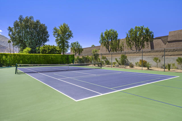 2006 E Sandalwood Drive, Palm Springs CA: https://media.crmls.org/mediaz/25fda514-e395-40bd-ac1e-44275d18636e.jpg