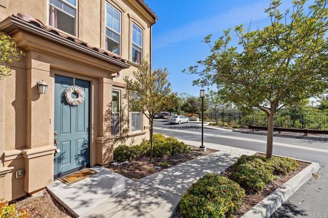 Detail Gallery Image 2 of 42 For 11130 Taloncrest Way Unit 11, San Diego,  CA 92126 - 3 Beds | 2 Baths
