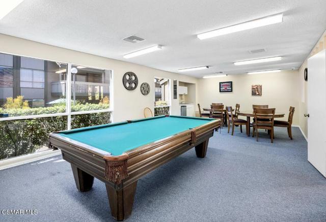 245 Oakleaf Drive, Thousand Oaks CA: https://media.crmls.org/mediaz/25fe224e-40d8-490a-8c76-15e0f21e81c6.jpg