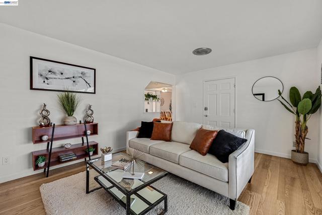 Image 5 of 47 For 15126 Andover St