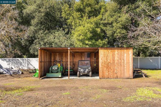 5400 Johnston Rd, Danville CA: https://media.crmls.org/mediaz/25feaeef-a019-45f1-bd51-f8e013262011.jpg