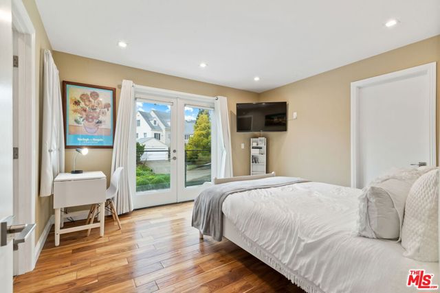 436 Levering Avenue, Los Angeles CA: https://media.crmls.org/mediaz/25fef54a-38ff-4ff6-8655-759199ad4d35.jpg
