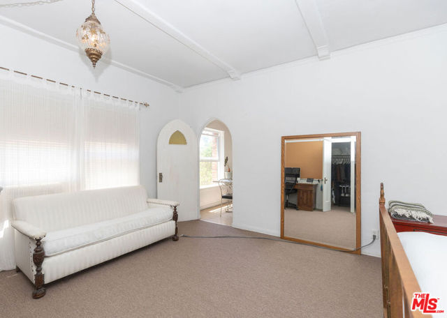 2041 N Vermont Avenue, Los Angeles CA: https://media.crmls.org/mediaz/25ff047d-a2b2-4147-bb91-451fa9d87139.jpg