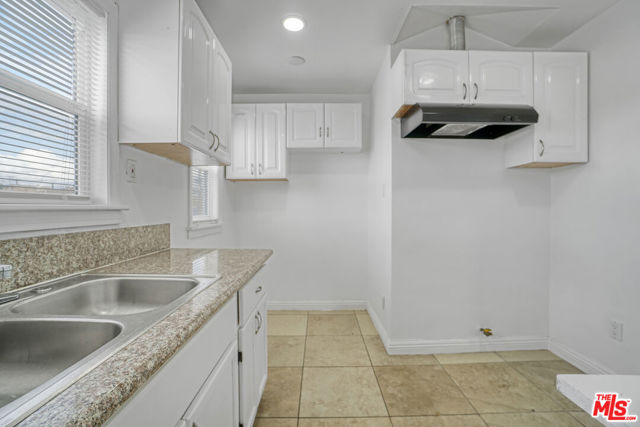 120 N Avenue 25, Los Angeles CA: https://media.crmls.org/mediaz/25ff0a8e-7bd2-4eb7-a802-f2de84492065.jpg