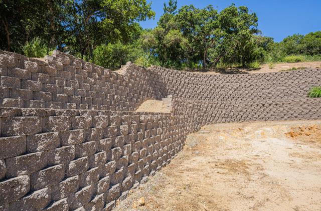 8734 Eagles Roost Road, Salinas CA: https://media.crmls.org/mediaz/25ff2ea0-9e0b-4429-b6db-1fbc459b4231.jpg