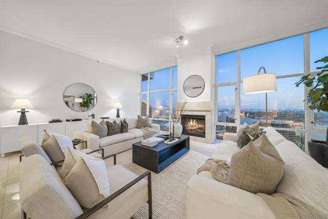 550 Front St, San Diego CA: https://media.crmls.org/mediaz/25ff3392-d639-4a44-84b0-0a48cb413810.jpg
