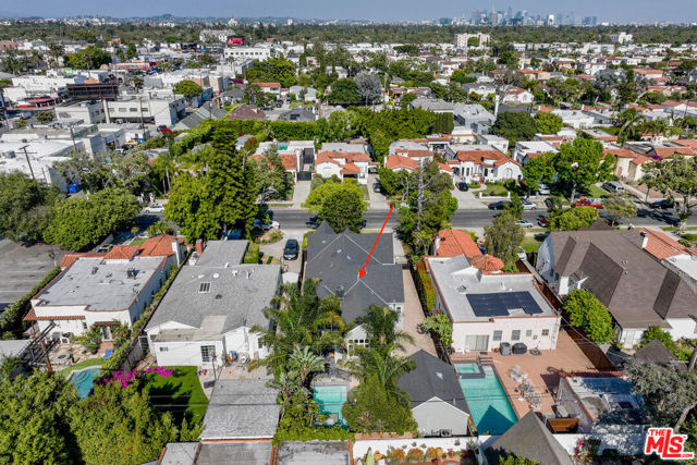 157 Poinsettia Place, Los Angeles, California 90036, 3 Bedrooms Bedrooms, ,2 BathroomsBathrooms,Single Family Residence,For Sale,Poinsettia,25499429