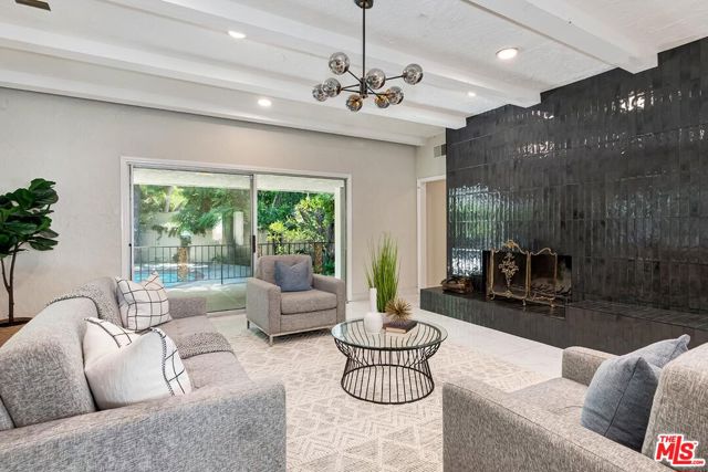 11410 Canton Drive, Studio City CA: https://media.crmls.org/mediaz/25ffbc20-ef24-4907-92cf-991851322c97.jpg