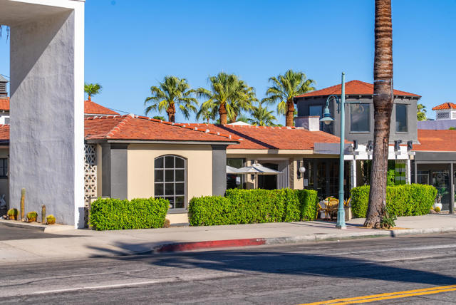 664 Palm Canyon Drive, Palm Springs CA: https://media.crmls.org/mediaz/260138c6-3e82-489d-baf5-575ff4639225.jpg