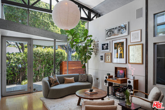 8735 Dorrington Avenue, West Hollywood CA: https://media.crmls.org/mediaz/260164f5-b562-4d8c-8065-480b148a7b5c.jpg