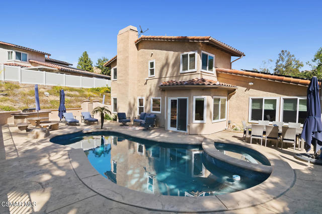 5625 Maricopa Drive, Simi Valley CA: https://media.crmls.org/mediaz/26019ab7-3b65-4360-b70e-e0871ef41a40.jpg