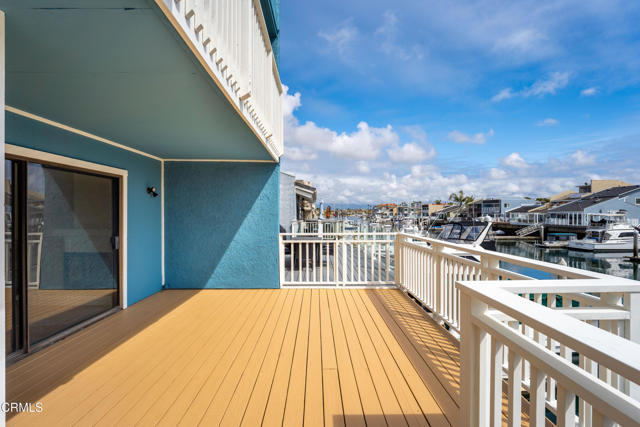 4630 Eastbourne Bay, Oxnard CA: https://media.crmls.org/mediaz/2601c179-b78d-4f05-960a-2c64a93913f3.jpg