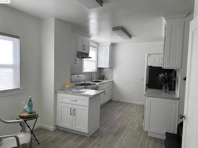 1937 87th Avenue, Oakland CA: https://media.crmls.org/mediaz/2601c3a8-83b0-45ed-b1f8-16c99183f8a1.jpg