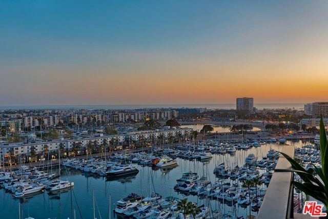 4335 Marina City Drive, Marina del Rey CA: https://media.crmls.org/mediaz/26027b90-cd76-4f73-b201-c38c2e6eff1b.jpg
