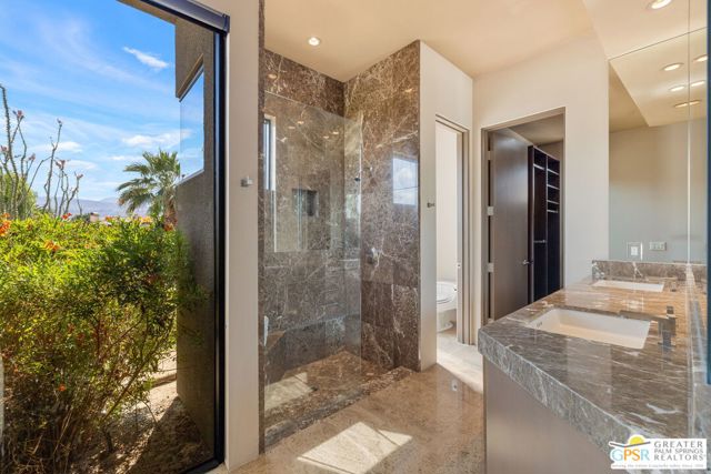 4 Paradise Cove Court, Rancho Mirage CA: https://media.crmls.org/mediaz/2602aace-ed6f-494d-9919-d86d5d51c2be.jpg