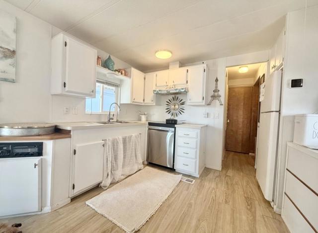 74711 Dillon Rd Spc 1013, Desert Hot Springs CA: https://media.crmls.org/mediaz/2602f2db-87bf-4433-9603-42b86704b380.jpg